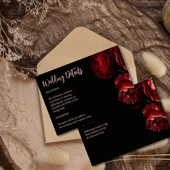 Carte D'accompagnement Moody vintage fleurs foncées détails mariage (Moody dark vintage red peony roses flowers wedding details enclosure card wedding invitation suite)