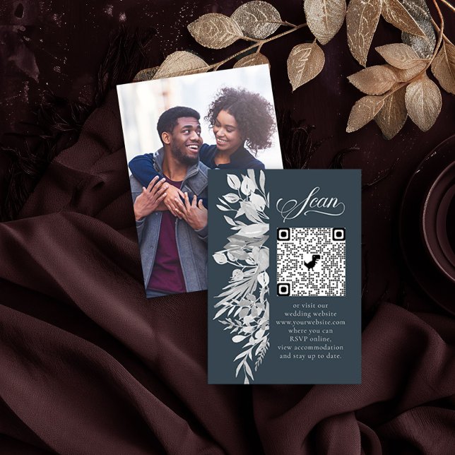Carte D'accompagnement Photo en ligne RSVP QR Code Burgundy Grey Botaniqu (Photo QR Code RSVP Card in Dark Slate Grey from the Foliage Duet Collection by Darling & May)