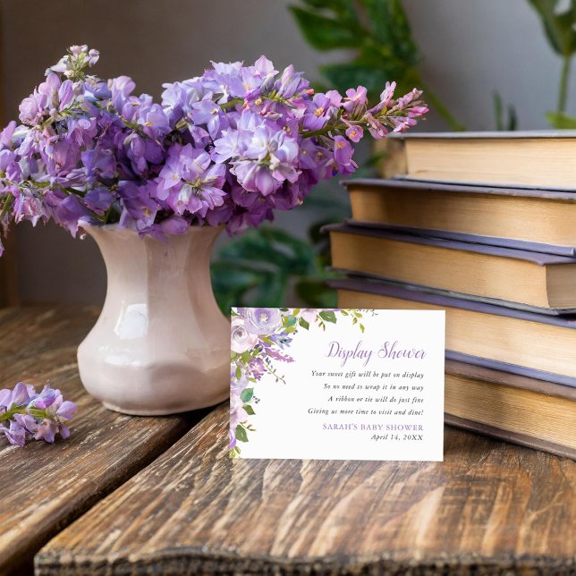 Carte D'accompagnement Présentation de fleurs de lilas sous la douche san (Créateur téléchargé)