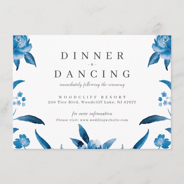 Carte D'accompagnement Réception de mariage florale bleu et blanc (Devant)