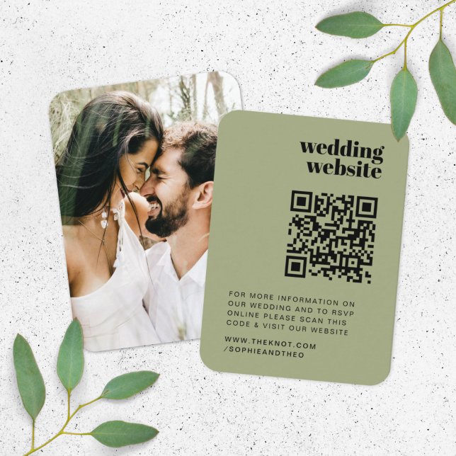 Carte D'accompagnement Site mariage | RSVP QR Code Photo Retro (Direct guests seamlessly to your wedding website using this retro QR code photo enclosure card)