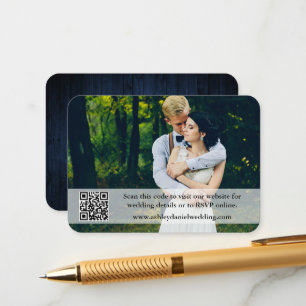 Carte D'accompagnement Site Web Rustic Blue Wood Mariage QR Overlay Photo