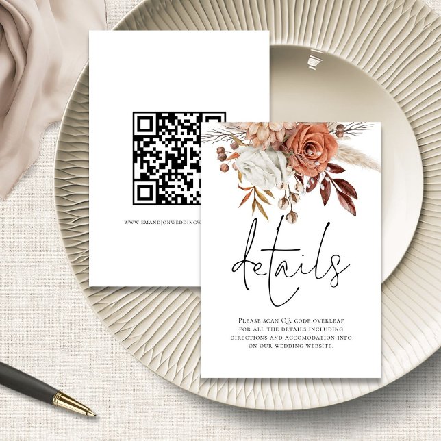 Carte D'accompagnement Terracotta Floral Script QR Code Détails du Mariag (front and back view)