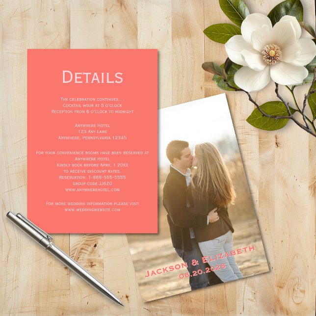 Carte D'accompagnement Vibrant moderne rose & corail Photo Détails du Mar (Modern Coral Wedding details enclosure card with photo)