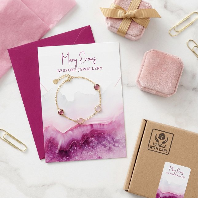 Carte d'affichage du collier d'agneau rose (Pink agate necklace display card.)