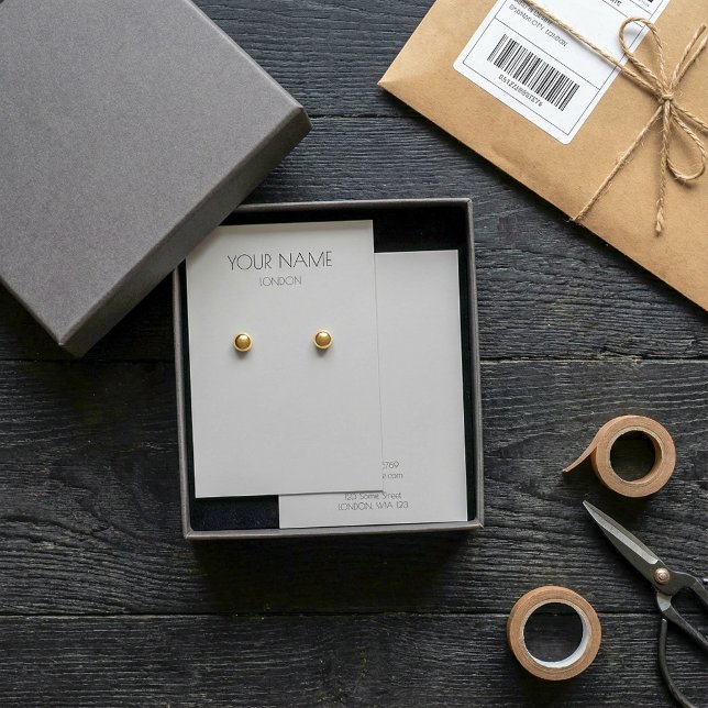 Carte d'affichage gris clair simple (Simple light grey earring display card.)