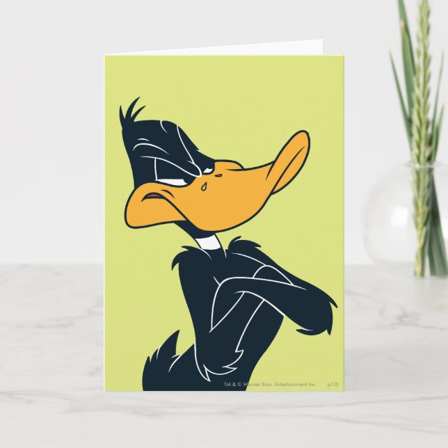Carte DAFFY DUCK™ les bras croisés (Devant)