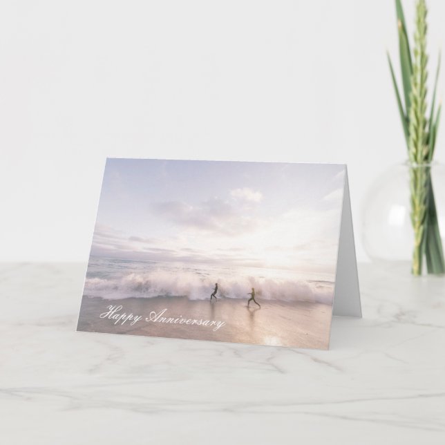 Carte d'anniversaire avec couple courant sur la pl (Devant)