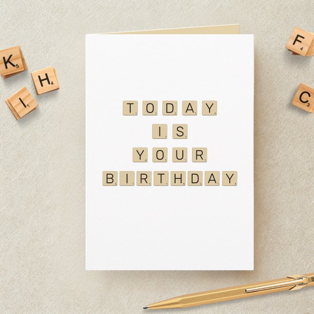 Carte d'anniversaire avec des lettres de jeu de mo (Créateur téléchargé)