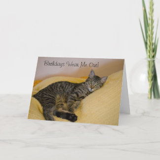Carte d'anniversaire de chat fatigué