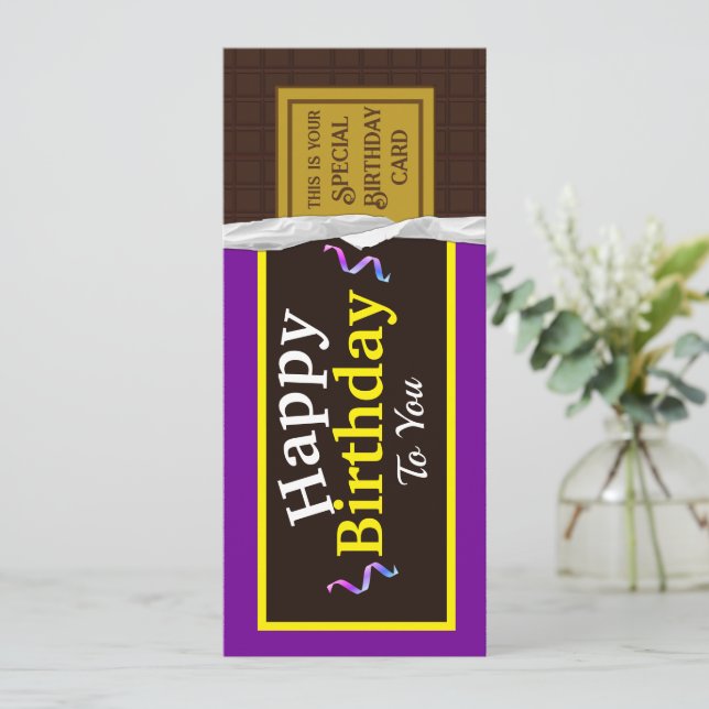 Carte d'anniversaire de la barre chocolatée person (Debout devant)