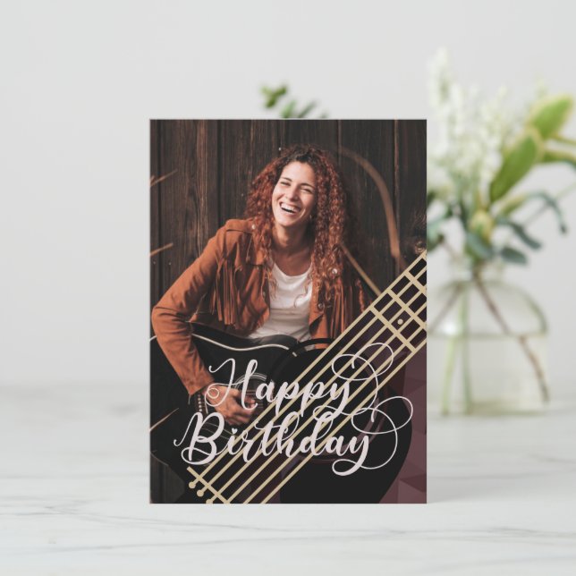 Carte d'anniversaire de la guitare acoustique (Debout devant)