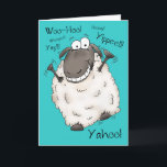 Carte d'anniversaire des moutons caricaturaux supe<br><div class="desc">Ce mouton de caricature soyeux est "Sheeper" Excité - très excité - à propos de l'anniversaire de quelqu'un. Le mouton tiré à la main saute de haut en bas sur un arrière - plan bleu turquoise avec du texte noir relayant son excitation.</div>