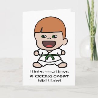 Carte d'anniversaire du karaté du garçon mignon