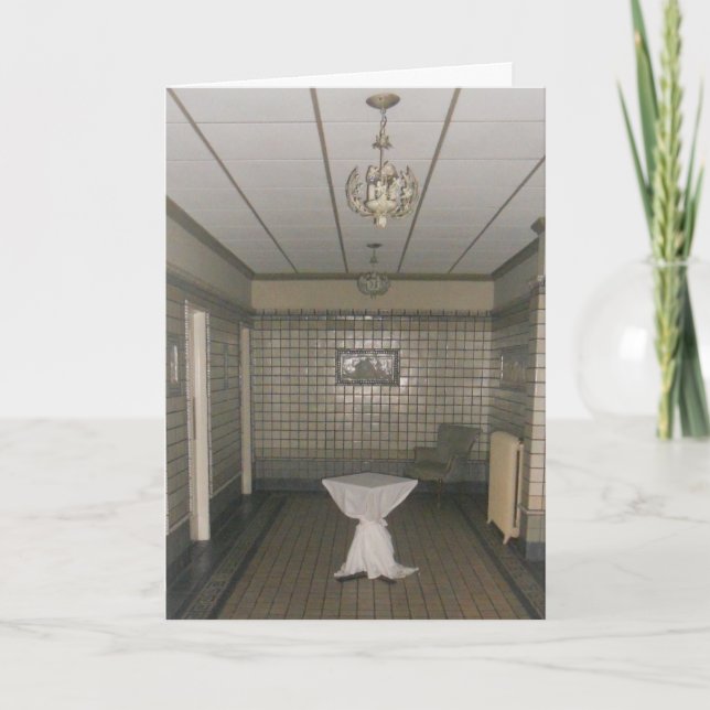 Carte d'anniversaire "Hotel Duluth Ladies Restroom (Devant)