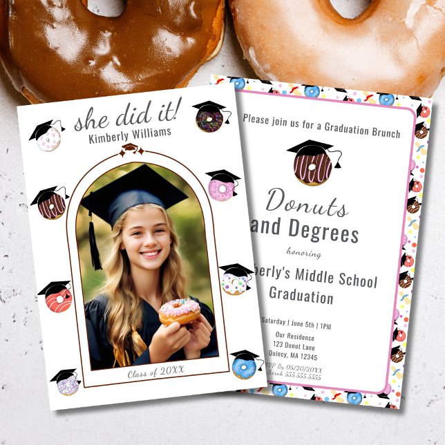 Carte d'annonce de remise de diplômes Donuts and D (Créateur téléchargé)