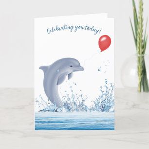 Carte Dauphin d'anniversaire avec ballon dans l'eau