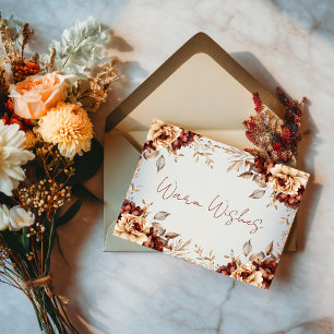 Carte de cadre floral d'automne avec vœux chaleure