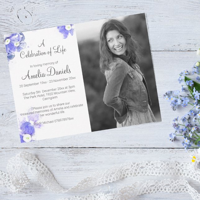 Carte de célébration de vie Forget-Me-Not Photo (Pretty & feminine celebration of life cards with a beautiful Forget-me-not design.)