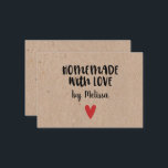 Carte De Correspondance Entreprise de petite taille Kraft fait maison avec<br><div class="desc">Une carte de note personnalisée "fait maison avec amour" sur un fond de couleur kraft. Rendez-la vôtre en ajoutant votre propre nom. Une jolie touche finale pour tous vos cadeaux faits maison. Le dos est vierge pour écrire un petit mot. Idéal pour une petite entreprise. Conçu pour vous par Blackberry...</div>