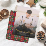 Carte De Correspondance Joyeux Noël Red Green Stewart Tartan Photo<br><div class="desc">Célébrez votre première saison festive en couple marié avec notre carte de voeux "Joyeux Noël" exclusive. Disposant de votre photo avant et centre, cette carte marie magnifiquement la joie de votre union avec la magie de la saison des Fêtes. Transformez la carte pour révéler un design plaid intemporel, ajoutant une...</div>