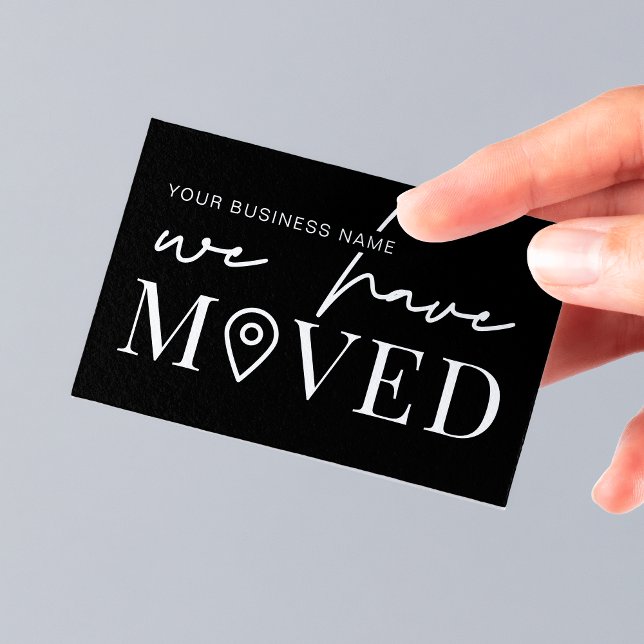Carte De Correspondance Nous avons déplacé la modification minimale de l'a (Minimalist black and white office address change announcement note cards for business)