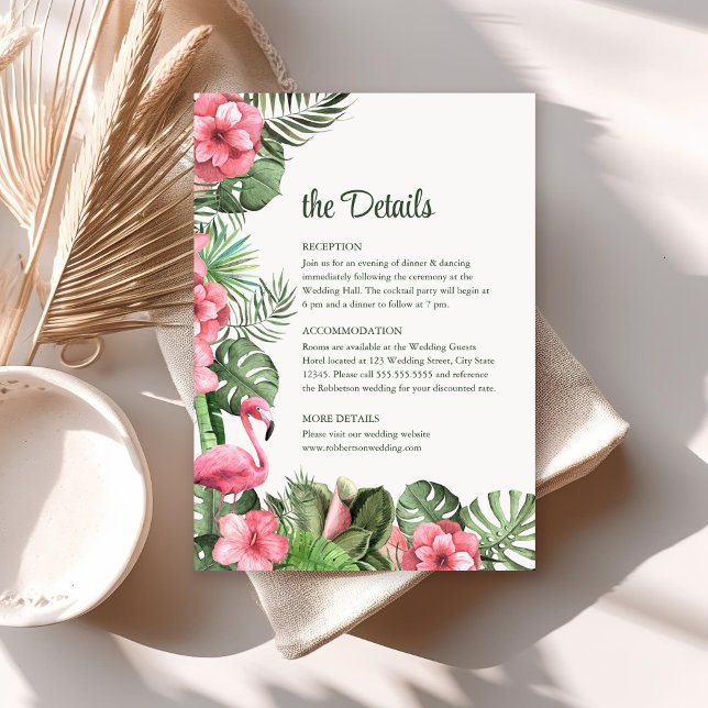 Carte de détails de mariage aux fleurs tropicales  (Tropical Flowers and Flamingo Wedding Details Card on sunny boho table.)