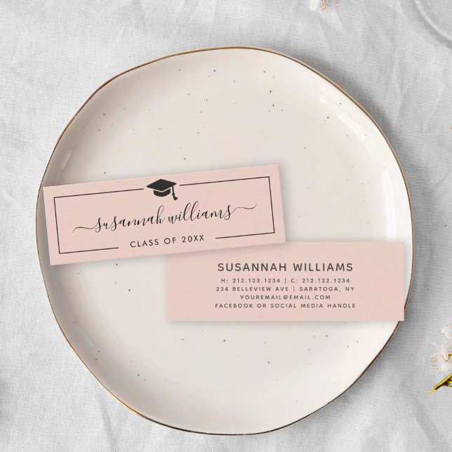 Carte de diplôme | Carte d'insertion de Rose de sc (A graduation-themed place card on a white plate featuring elegant script reading "Susannah Williams,)