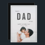 Carte de Fête des pères photo minimaliste<br><div class="desc">Cette carte de fête des pères minimaliste et moderne "best DAD ever" présente votre photo et des lettres noires audacieuses. L'envers comporte un arrière - plan noir. Personnalisez-vous pour répondre à vos besoins. Vous pouvez trouver d'autres produits correspondants dans mon magasin.</div>