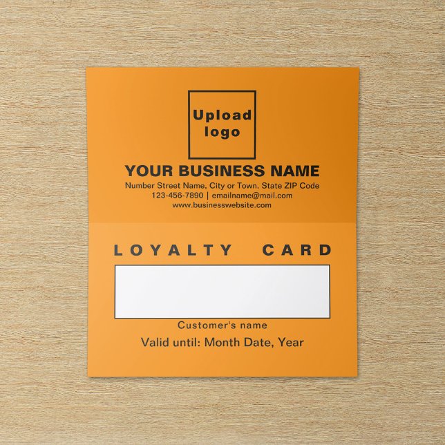 Carte de fidélité pliée orange d'affaires (Business orange color folded loyalty card.)