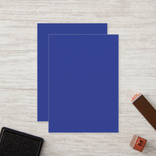 Carte De Fidélité un avion volant dans le ciel avec un fond bleu