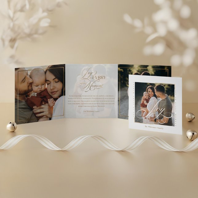 Carte De Fin D'année Trois Volets Joyeuse Écriture Élégante Joie à Chaque Instant Ph (Elegant Script Joy in Every Moment Photo Collage Tri-Fold Holiday Card (Inside Fold & Front Cover))