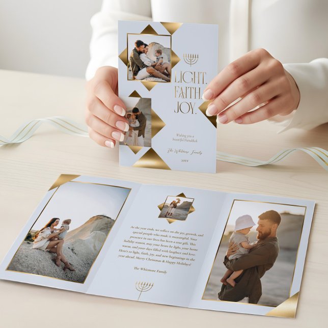Carte De Fin D'année Trois Volets Modern Elegant Gold Star Family Photos Hanukkah (Modern Elegant Gold Star Family Photos Hanukkah Tri-Fold Holiday Card)
