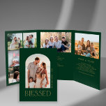 Carte De Fin D'année Trois Volets Multi photo famille année en revue la typographie<br><div class="desc">Style moderne minimaliste de Noël faux or Blessed typography famille année en revue 8 galerie photo collage (arche forme photo   intérieur 7 images) triplé vert carte de vacances modèle avec votre texte personnalisé.</div>