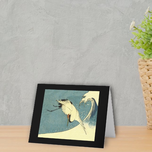 Carte de la grue volant dans une vague (Flying stork type bird over big ocean wave with black border on notecards.)