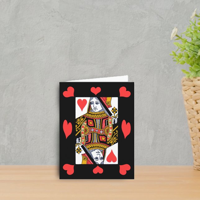 Carte de la Reine de Cœur (Heart Queen playing card surrounded by red hearts on black notecard.)