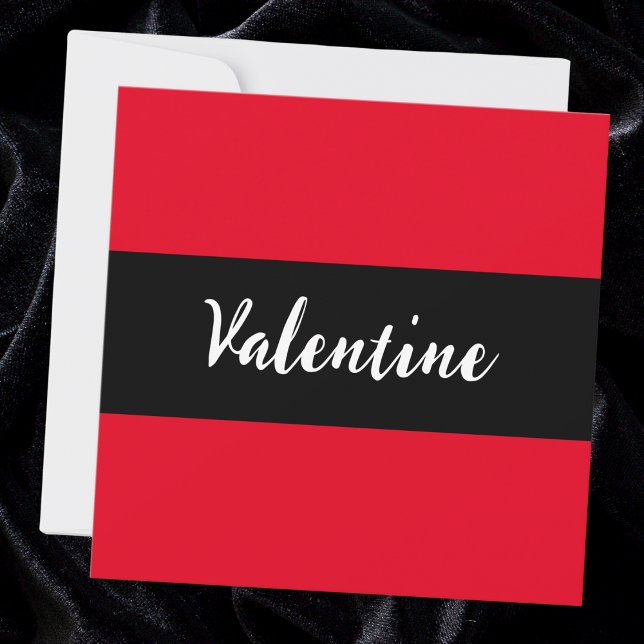 Carte de la Saint-Valentin rouge Simple Modern (A stylish Valentine's card in red, black and white, with space for your own message on the back)