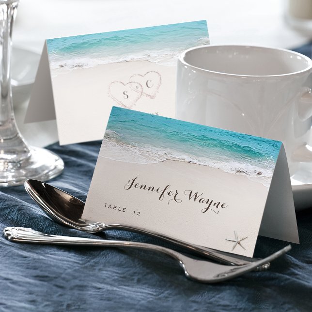 Carte de mariage à la plage avec coeurs dans le sa (Hearts in the sand beach wedding Place Card)