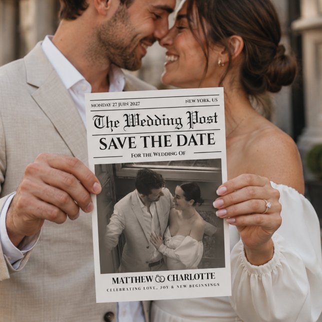 Carte de mariage 'Journal Enregistrez la date' (vintage newspaper wedding save the date cards black and white unique fun classic retro)
