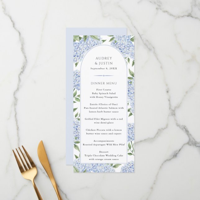 Carte de menu de mariage à arche d'hortensia bleue (Devant/Arrière en situation)