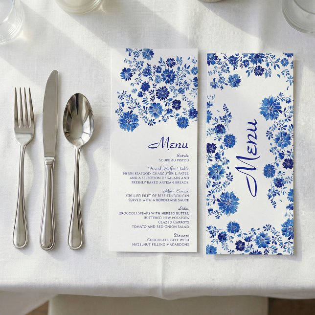 Carte de menu de mariage avec bouquet floral bleu (Blue Floral Bouquet Wedding Dinner Menu Card.)