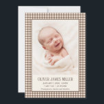 Carte de naissance bébé à carreaux bruns<br><div class="desc">Annoncez l'arrivée de votre bébé avec une carte de naissance adorable.
Remplacez les photos sur cette carte par vos propres photos.
Ajoutez vos propres détails et message et commencez à répandre la nouvelle.</div>