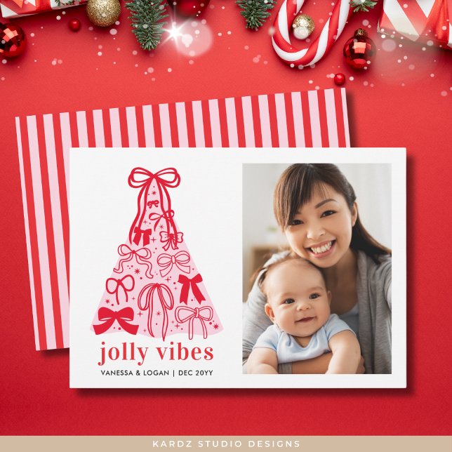 Carte de Noël avec une photo d'un arbre de Noël au (Holiday card shown in 5 x 7 inches, personalize and choose paper, corner style or digital invitation)