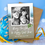 Carte de Noël Beach Sand<br><div class="desc">Cartes de Noël de la plage de l'océan. Customisez avec un salut et une signature. Ajoutez une photo de famille au modèle carré, avec un peu d'étoile de mer et un morceau de saint dans le coin. Reverse est une image de sable brun.</div>