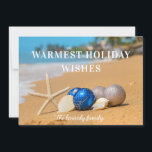 Carte de Noël Coastal Beach<br><div class="desc">Carte de Noël Coastal Beach - Carte de Noël dispose d'une magnifique plage de sable avec des ornements de Noël, des étoiles de mer et des coquillages. Salutation dit "Chaleureux voeux de vacances" avec votre nom de famille dans une jolie police de caractères moderne. La carte fait partie d'une collection....</div>