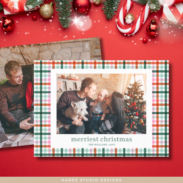 Carte de Noël de famille moderne (Front and back of photo card is shown in 5 x 7 inches. Personalize and choose corner and paper.)
