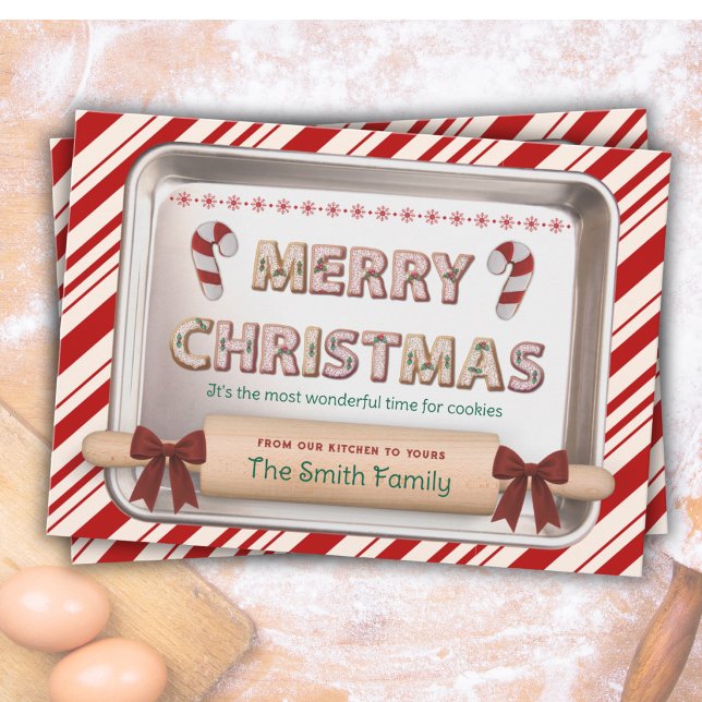 Carte de Noël festive avec recette de biscuits au  (Personalized peppermint cookie recipe Christmas card front with custom family name.)