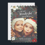 Carte de Noël Florale Merveilleuse sur Ardoise<br><div class="desc">Carte de Noël contemporaine avec une forme en découpage en forme de crochet ornée de fleurs blanches et rouges,  de branches de pin et de baies sur un fond d'ardoise moderne.</div>