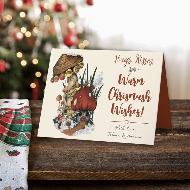 Carte de Noël Joyeuse de la maison de champignons  (Hugs kisses and warm christmas wishes mushroom pun holiday card.)