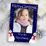 Carte de Noël personnalisée Snowman<br><div class="desc">Carte de voeux de vacances avec la touche personnelle supplémentaire. Ajoutez votre propre photo à ce joyeux design de bonhomme de neige pour rendre cette année la carte de Noël extra spéciale. Joyeuses fêtes</div>